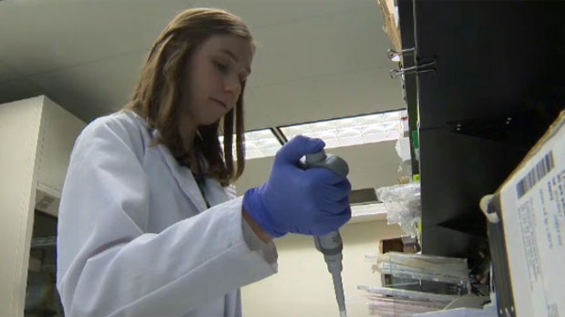 Перенесшая рак школьница ведет борьбу с онкологией в лаборатории