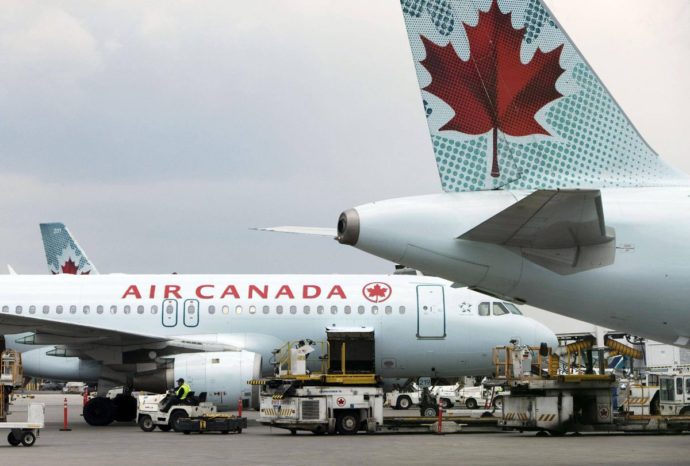 Компания Air Canada не могла найти багаж пассажира два месяца