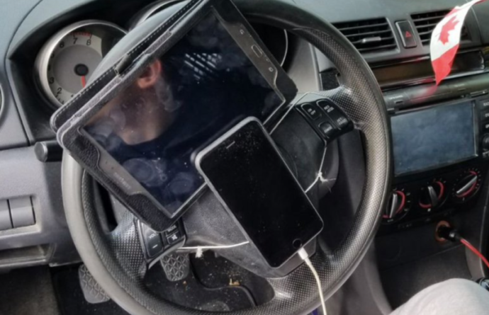 Ванкуверский водитель превратил свою машину в офис