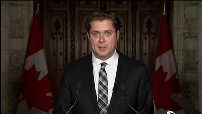 Лидер канадской оппозиции потребовал отставки министра финансов
