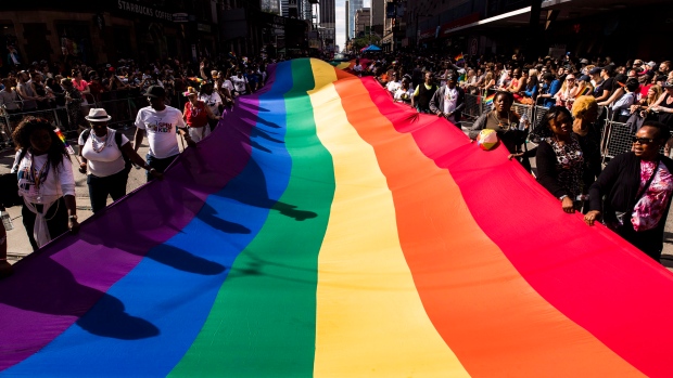 Правительство во вторник извинится перед ЛГБТ-сообществом Канады