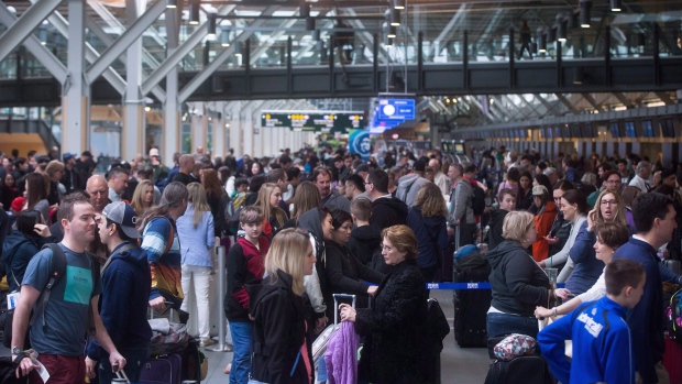 Канадские аэропорты бьют рекорды по числу пассажиров