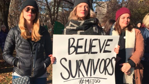 Демонстрация #metoo против сексуальных оскорблений прошла и в Торонто