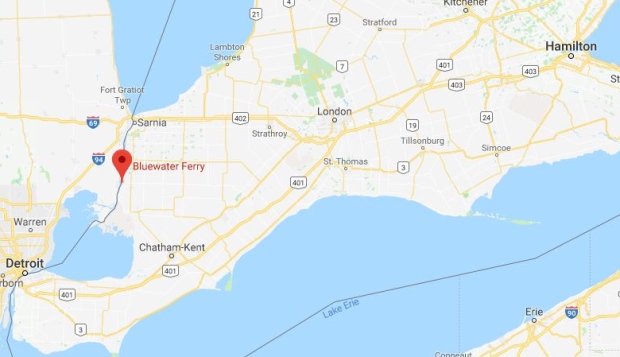 Корабль береговой охраны разрушил частную пристань в Онтарио