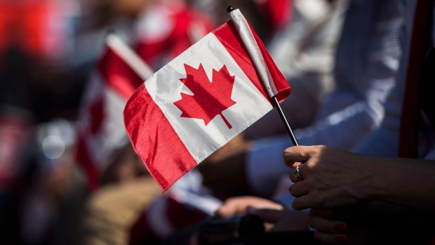 Канадский гимн: вместо «сыновьей любви» надо петь о «всеобщей любви»
