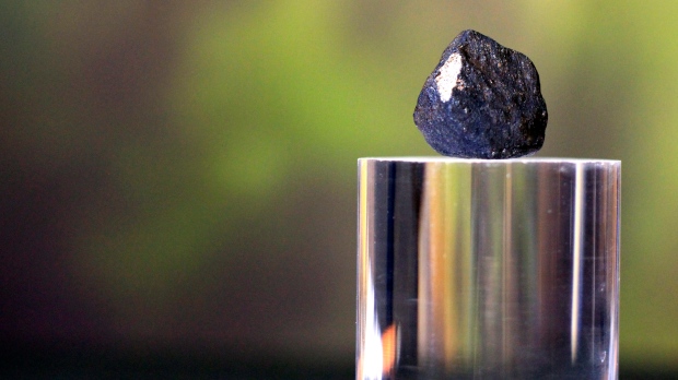 Осколки пролетевшего над Канадой метеорита находят в Мичигане