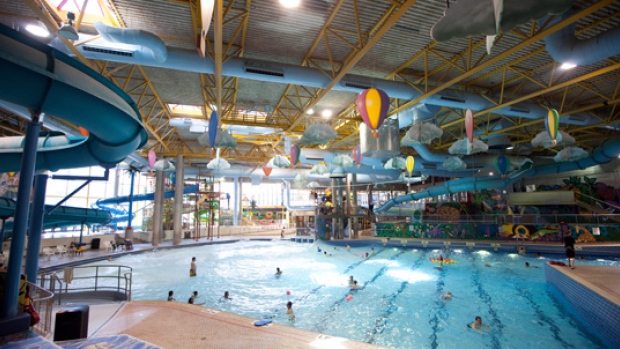 В крупнейшем бассейне Калгари состоится «голый заплыв»