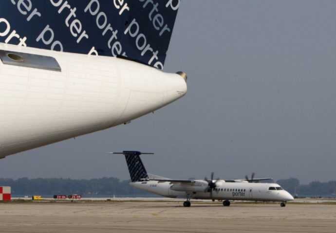 Самолет авиакомпании Porter вернулся в Торонто из-за неполадок в двигателе