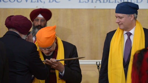 Сикхам нельзя носить кирпаны в квебекском парламенте