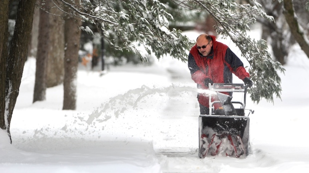 «Чисто канадское преступление»: в пригороде Монреаля пропадают снегоуборщики