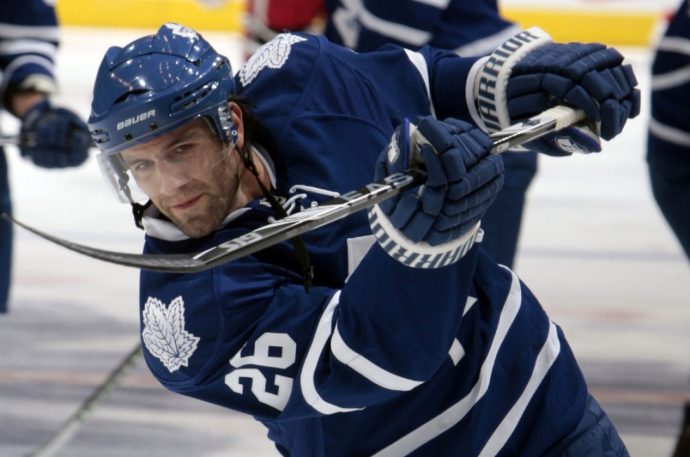 «Голый» хоккеист Toronto Maple Leafs отсудил у рекламной фирмы $162 500