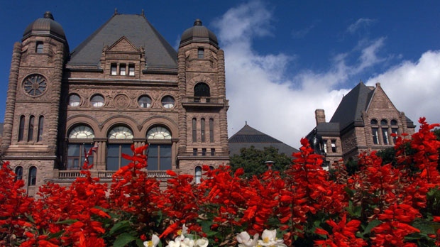 «Солнечный список» тех, кто получает в Онтарио более $100 000 в год
