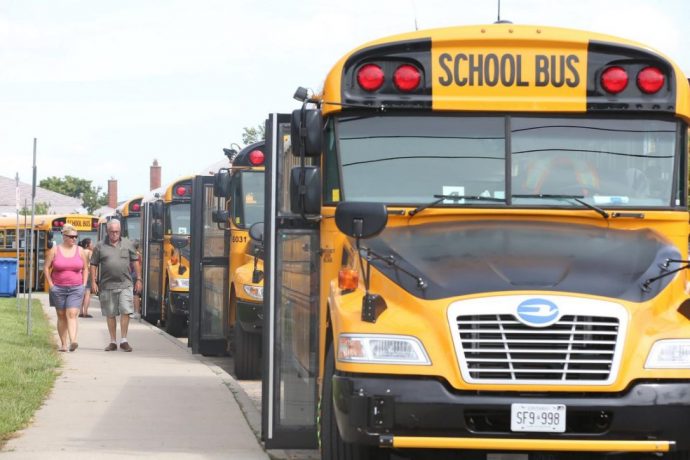 Забастовка водителей школьных автобусов в Онтарио. Список школ