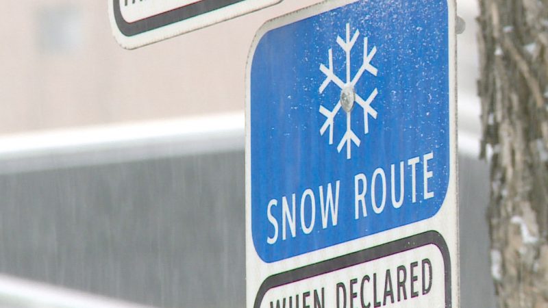 Из-за снегопада на улицах Калгари запретили автомобильную парковку