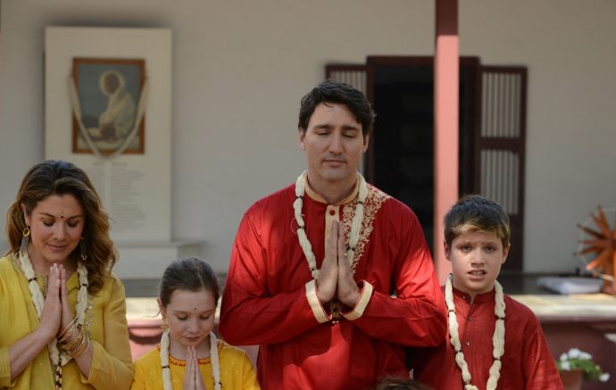 Оппозиция не упускает возможности поиздеваться над канадским премьером
