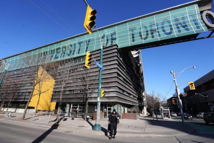 Университет Торонто проголосовал против дешевых проездных