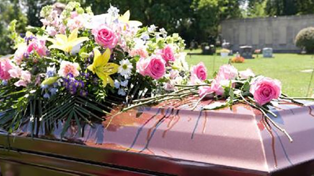 Директор похоронного дома обвиняется в мошенничестве