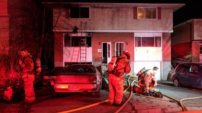 Пожар в Оттаве: три человека остались без квартиры, три собаки погибли