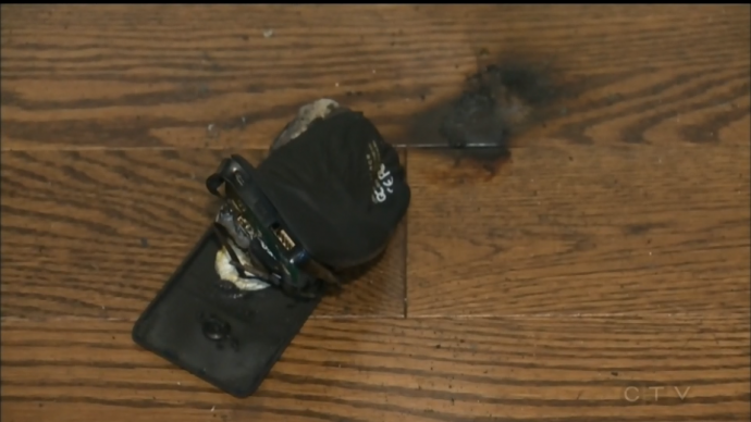 В Минздраве разбираются с загоревшейся телефонной батареей