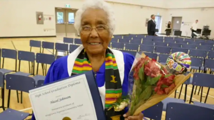 Почетный аттестат 99-летней канадской бабушке