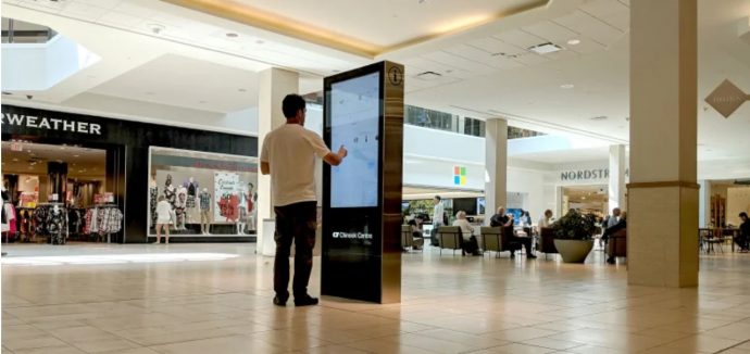 Канадский торговый центр следит за покупателями