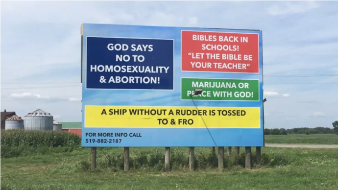 Гомофобский билборд появился и исчез... без ведома властей