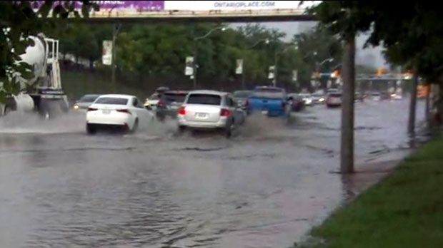 Очередной ливень, очередное наводнение в Торонто