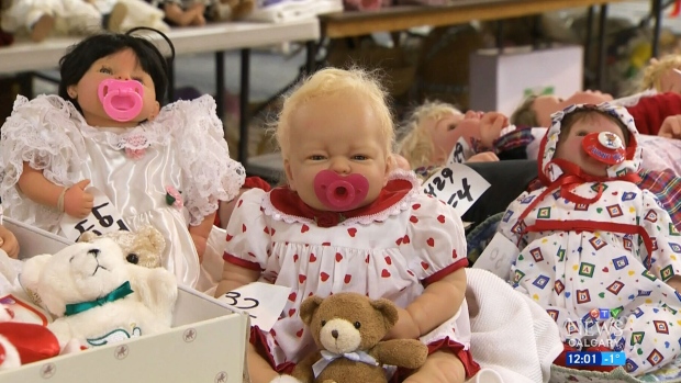 В Альберте выставлена на продажу уникальная коллекция кукол