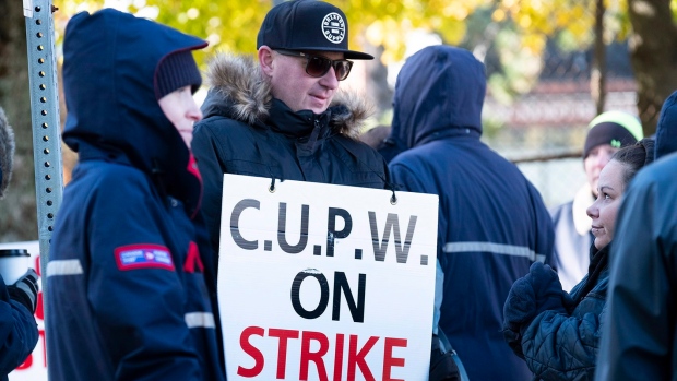 Почта Канады продолжает «ротационную» стачку