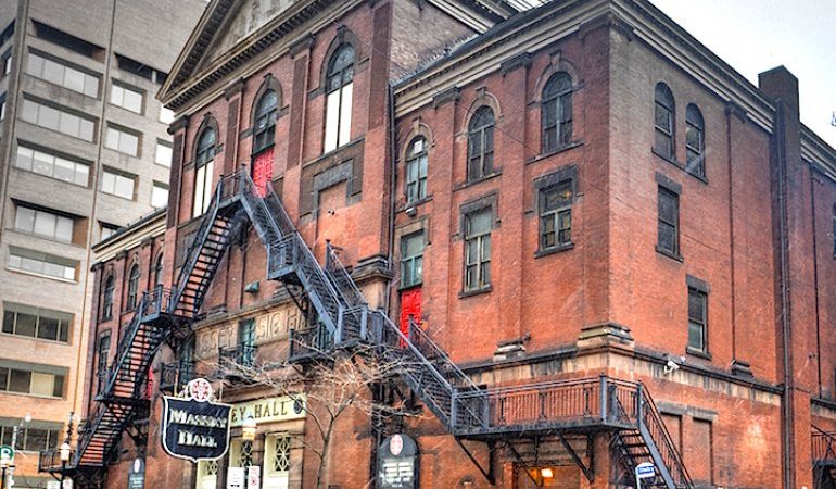 Месси Холл в Торонто лишится пожарной лестницы на фасаде