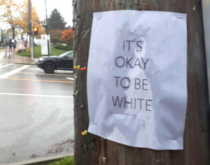 «Нормально быть белым». В Канаде лозунг считают провокационным