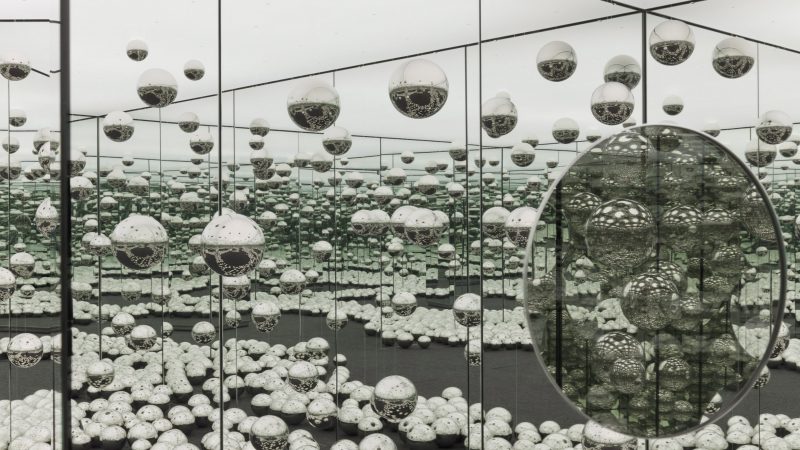 Канадский музей купит сумасшедшие зеркала японки Кусама