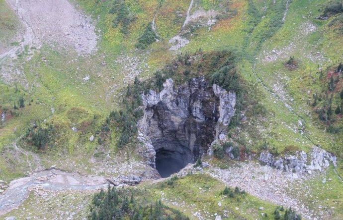 На западе обнаружена, возможно, крупнейшая пещера Канады