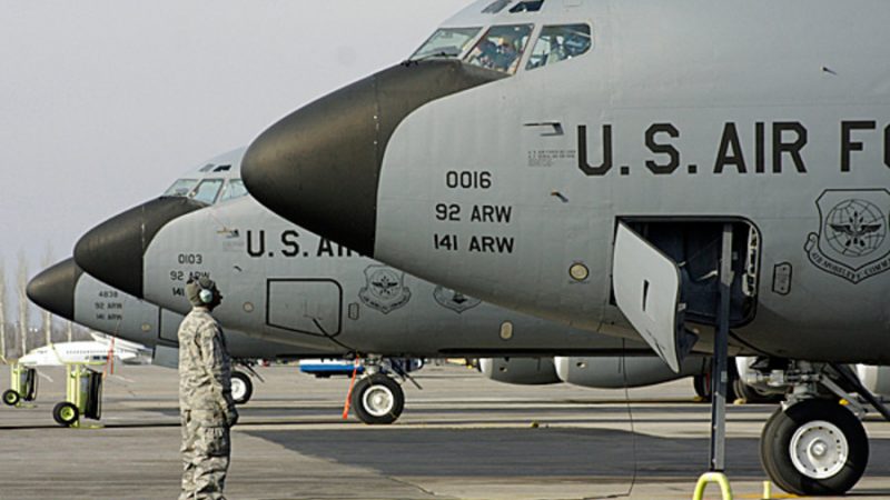 Самолет ВВС США совершил незапланированную посадку в Галифаксе