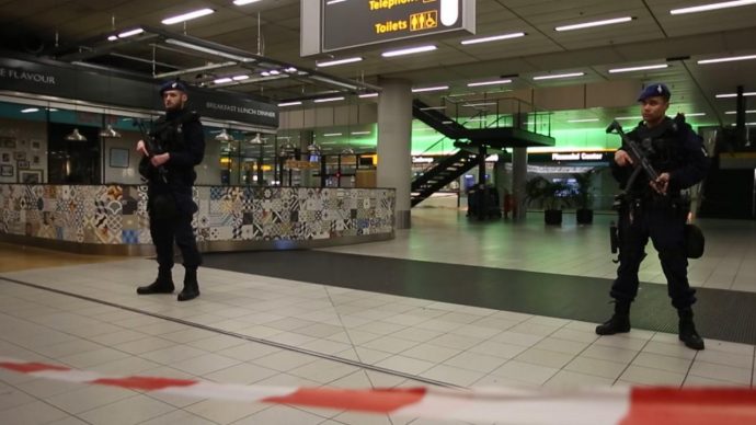 Канадец угрожал взорвать бомбу в аэропорту Амстердама