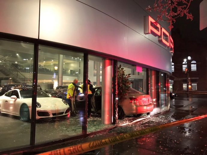 Взявший на абордаж дилерский магазин Porsche водитель арестован