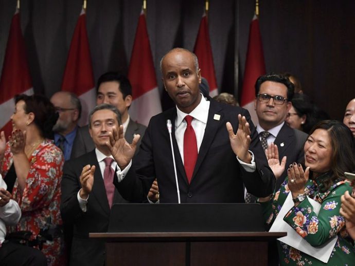 Правительство Канады отпускает средства на помощь иммигрантам до их приезда