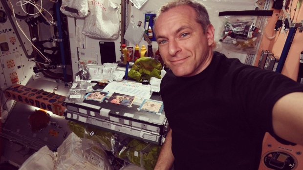 Канадский астронавт: Happy birthday! на орбите