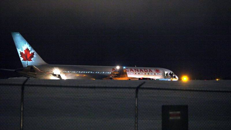 Самолет Air Canada сошел с ВПП в аэропорту Галифакса