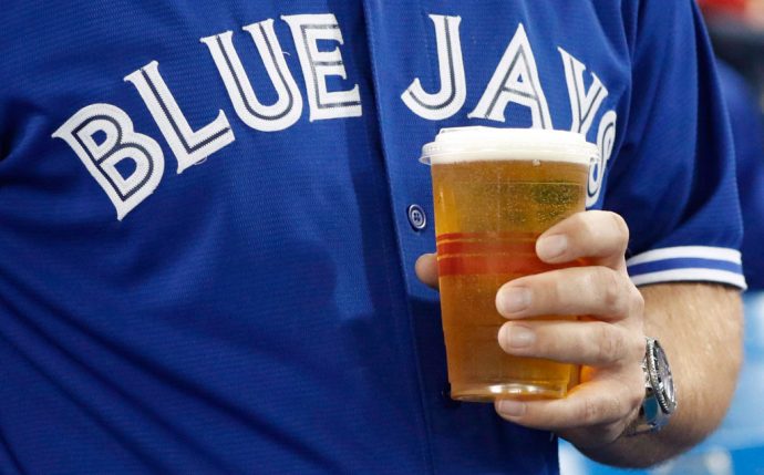 Сюрприз к открытию сезона: дешевые билеты и пиво на бейсболе