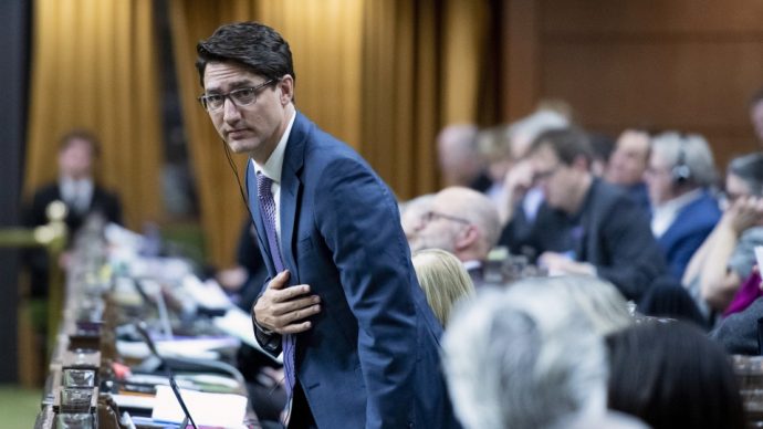 Голодный премьер нарушил правила канадского парламента... шоколадкой