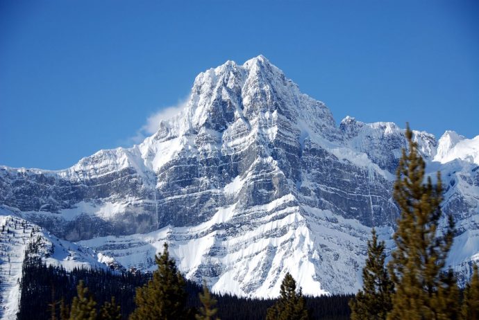 В канадских Скалистых горах сошла лавина. Погибли альпинисты
