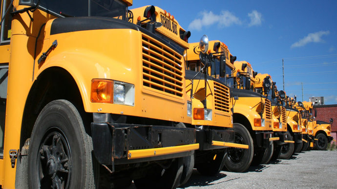 Торонто грозит забастовка водителей школьных автобусов