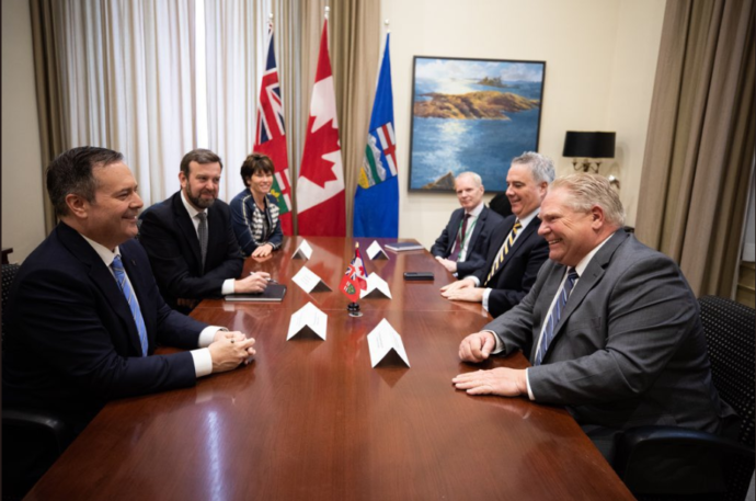 Главная тема встречи премьеров Альберты и Онтарио — углеродный налог