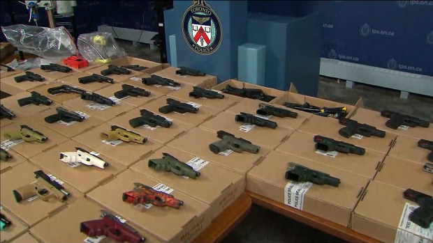 Жители Торонто сдали полиции 504 ствола