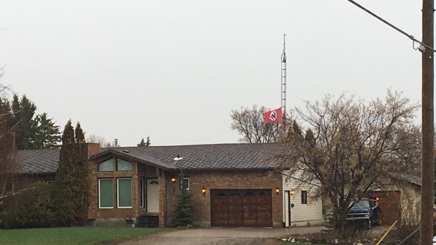 Над частным домом в Саскачеване появился нацистский флаг