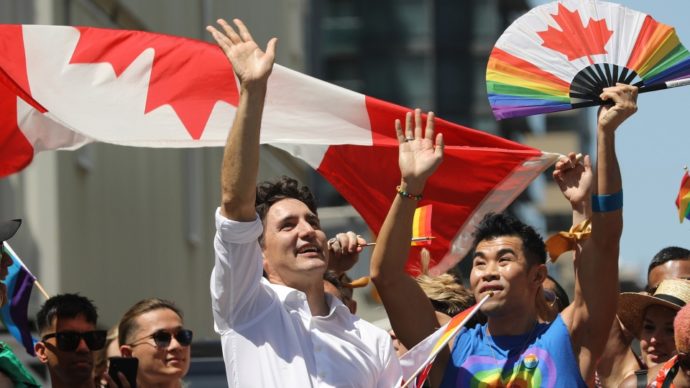Парад гордости в Торонто привлек множество зрителей