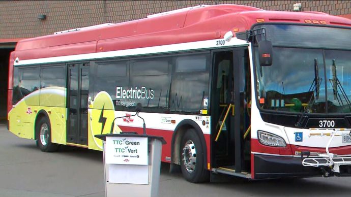 В Торонто на линию вышел первый электрический автобус
