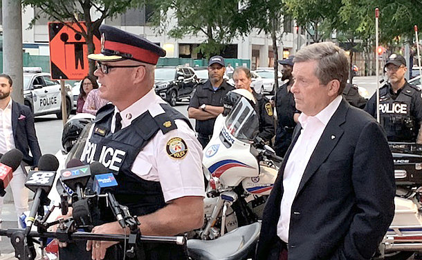 Полиция Торонто борется с автомобильным шумом