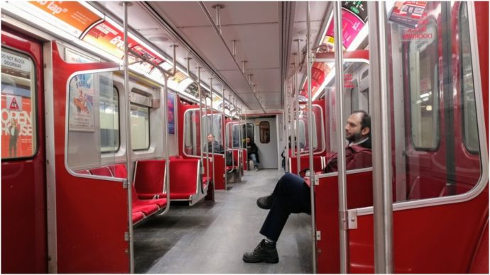 Пассажиров в общественном транспорте Торонто намного меньше